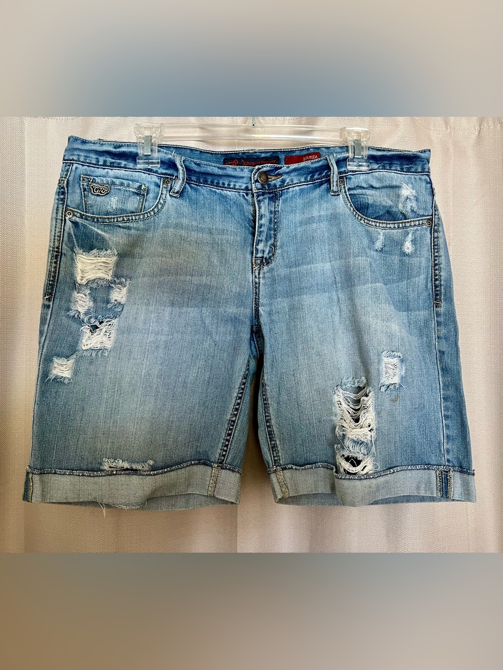 Chip & Pepper Bermuda Denim Shorts Women’s 13 Distressed Cuffed Y2K